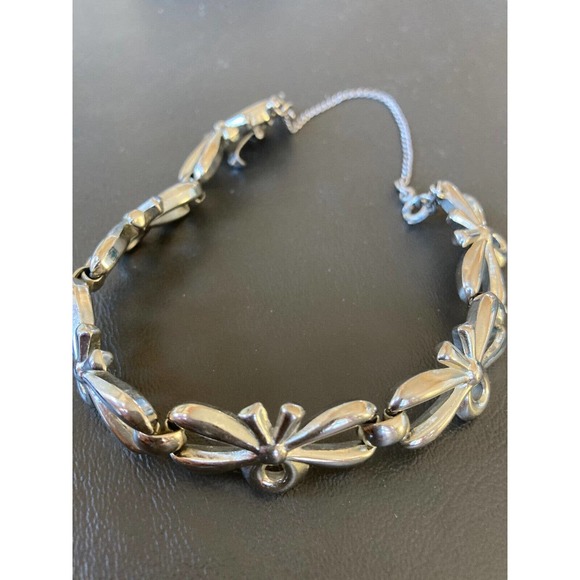 Monet Silver Tone Bow Tie Chain Link Bracelet Bows Ribbons 7” Vintage - Picture 4 of 7